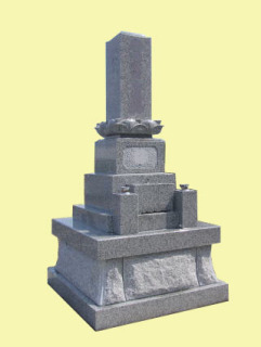 積石付和型墓石の写真